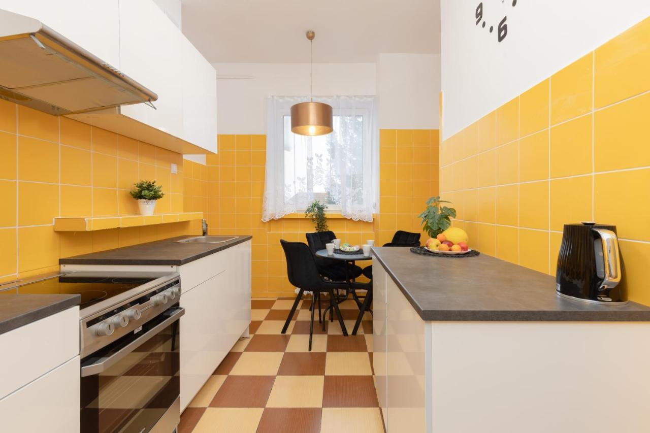 Metro Plac Wilsona Apartments Mickiewicza By Noclegi Renters Varsovia Exterior foto
