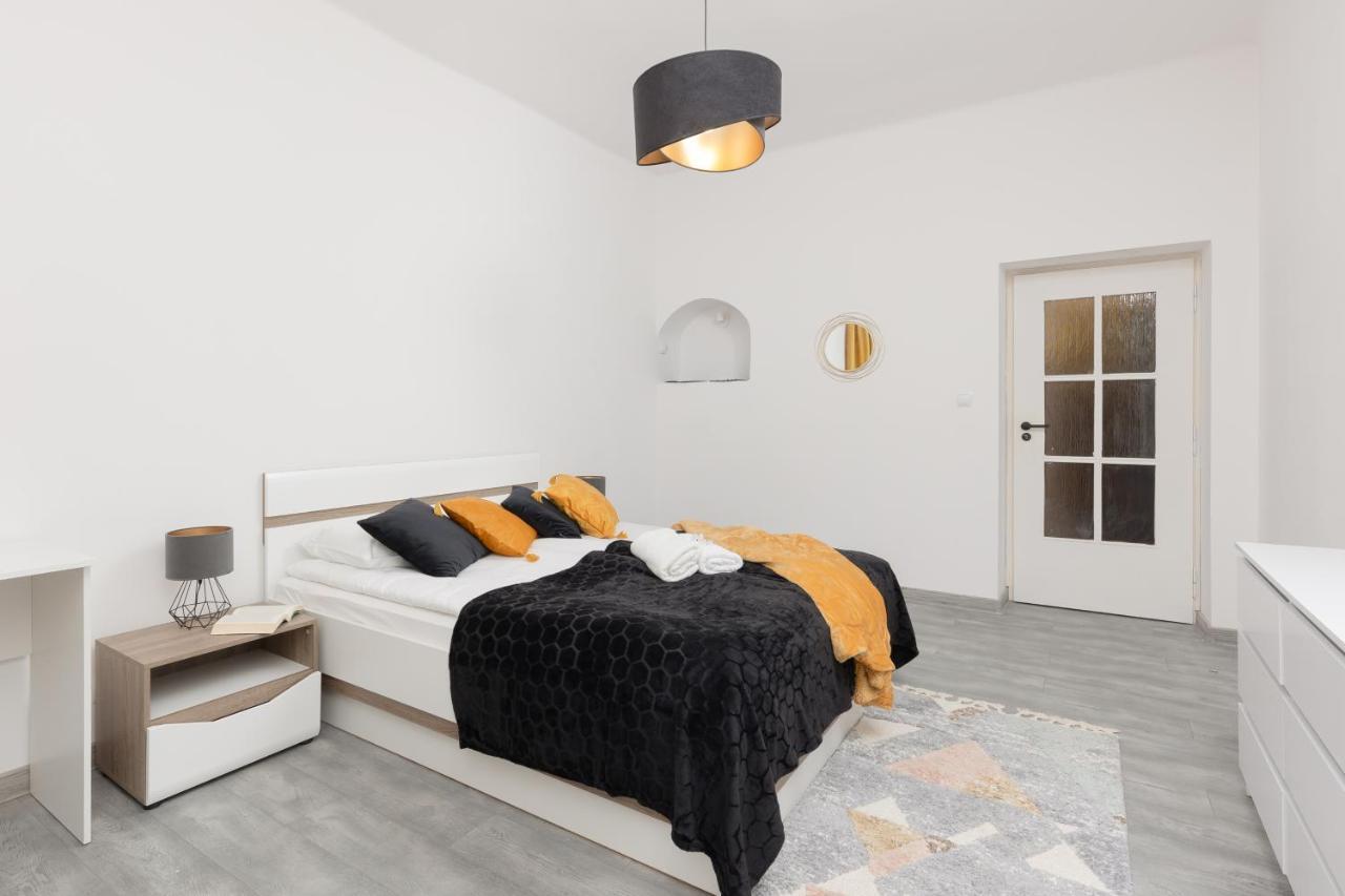 Metro Plac Wilsona Apartments Mickiewicza By Noclegi Renters Varsovia Exterior foto